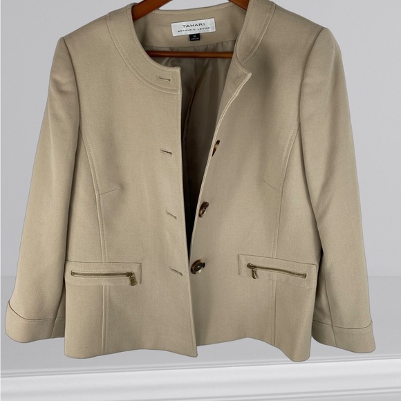 Tahari Blazer Jacket Sz 10 Fully Lined Darting Oversized Buttons - Picture 4 of 12